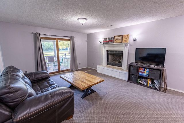 1621 Crestwood Drive, Webb City, MO 64870