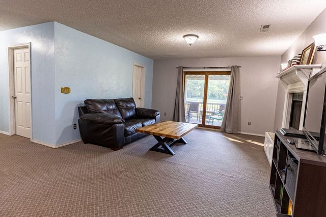 1621 Crestwood Drive, Webb City, MO 64870