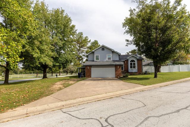 1621 Crestwood Drive, Webb City, MO 64870