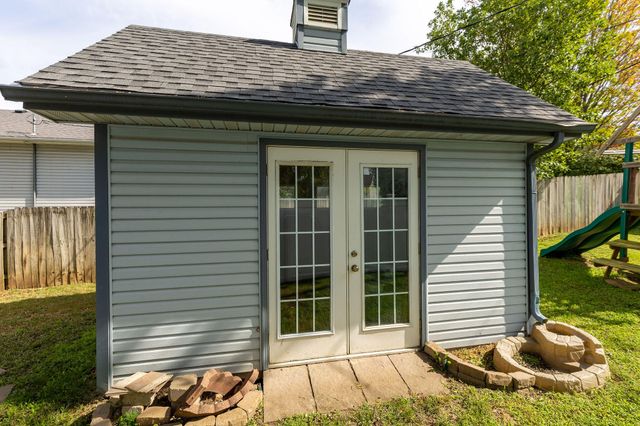 1621 Crestwood Drive, Webb City, MO 64870