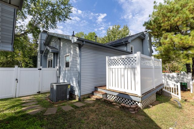 1621 Crestwood Drive, Webb City, MO 64870