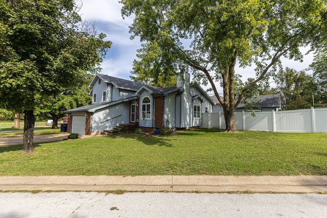 1621 Crestwood Drive, Webb City, MO 64870