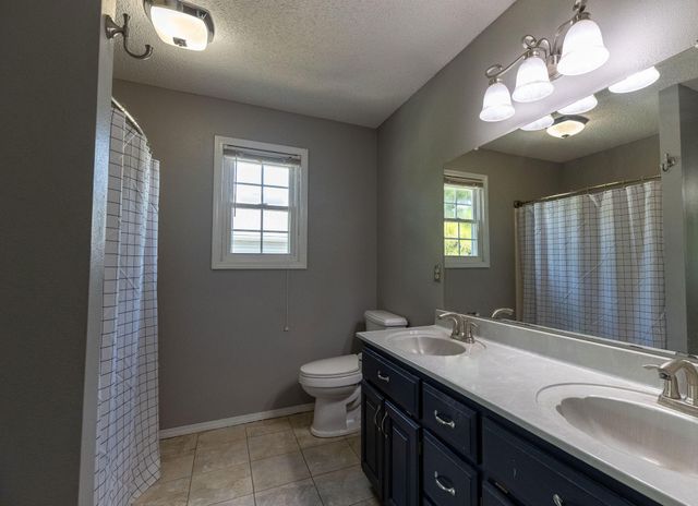 1621 Crestwood Drive, Webb City, MO 64870