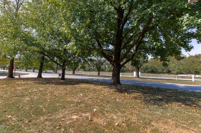 1621 Crestwood Drive, Webb City, MO 64870