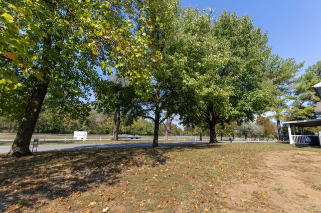 1621 Crestwood Drive, Webb City, MO 64870