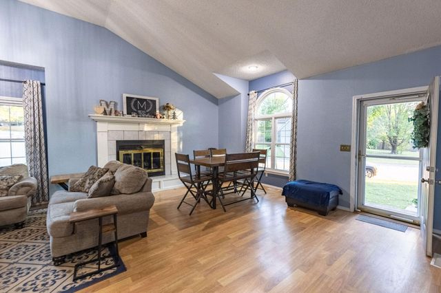 1621 Crestwood Drive, Webb City, MO 64870