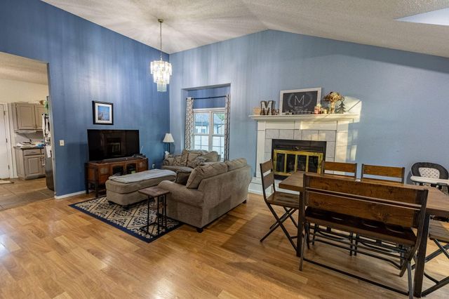 1621 Crestwood Drive, Webb City, MO 64870