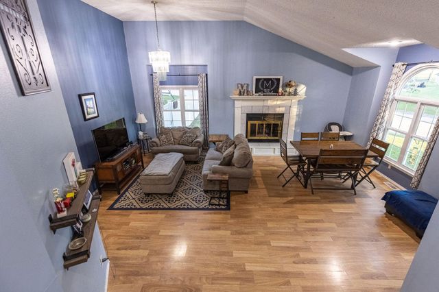 1621 Crestwood Drive, Webb City, MO 64870