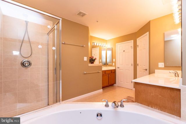 1206 MAPLE GROVE LN, Rockville, MD 20850