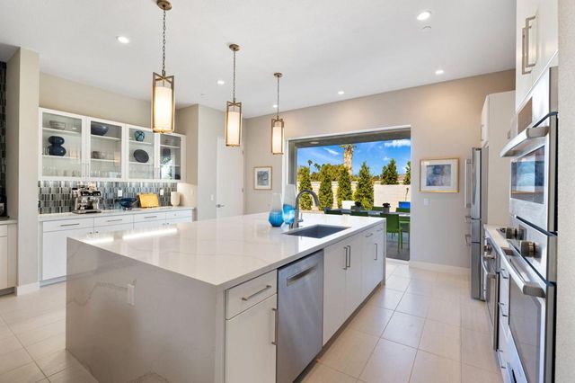 2 Iridium Way, Rancho Mirage, CA 92270