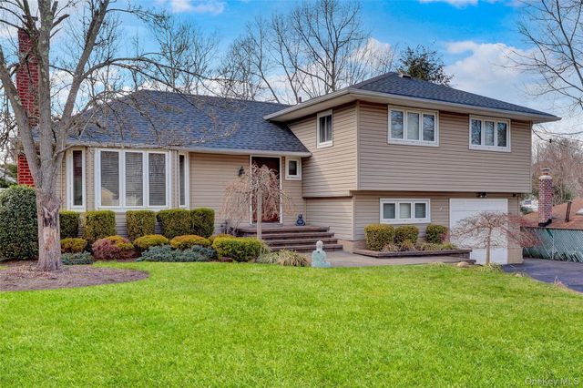 34 Hunter Place, Smithtown, NY 11787