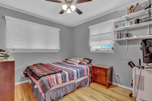 34 Hunter Place, Smithtown, NY 11787