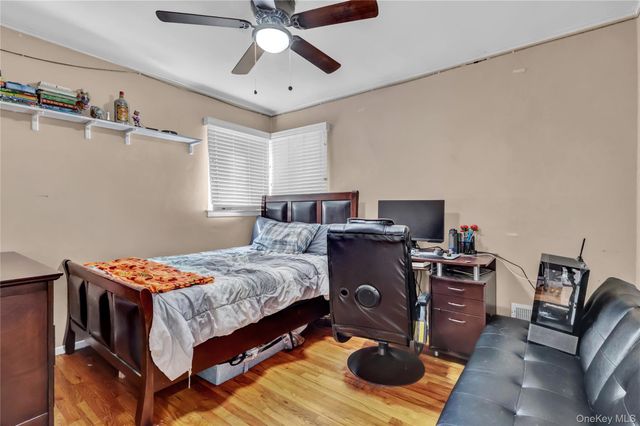 34 Hunter Place, Smithtown, NY 11787