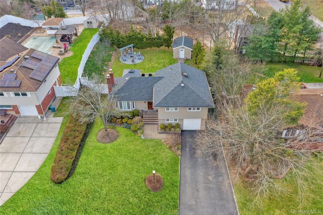 34 Hunter Place, Smithtown, NY 11787