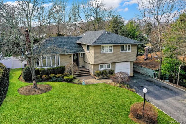 34 Hunter Place, Smithtown, NY 11787