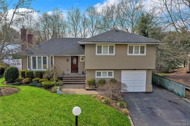 34 Hunter Place, Smithtown, NY 11787