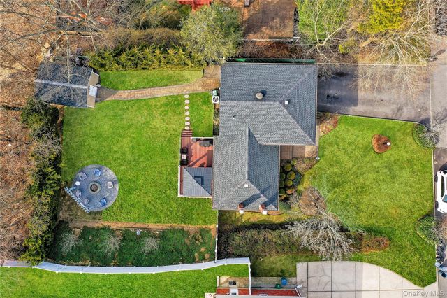 34 Hunter Place, Smithtown, NY 11787