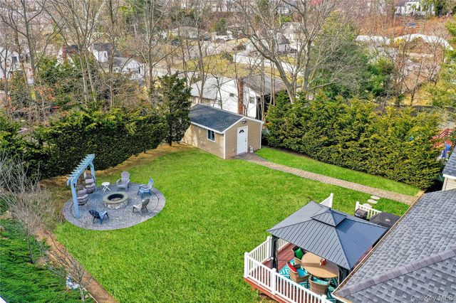 34 Hunter Place, Smithtown, NY 11787