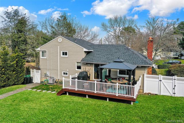 34 Hunter Place, Smithtown, NY 11787