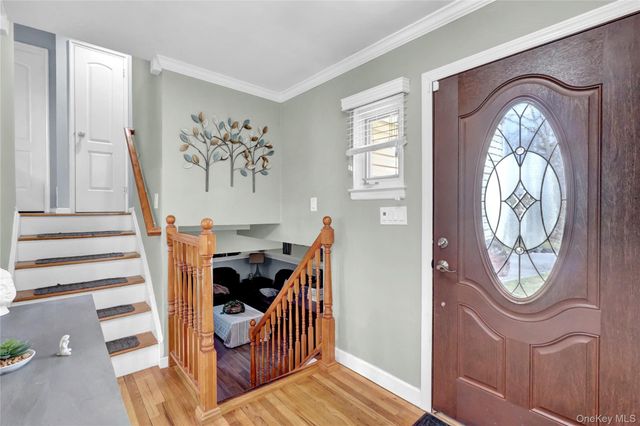 34 Hunter Place, Smithtown, NY 11787