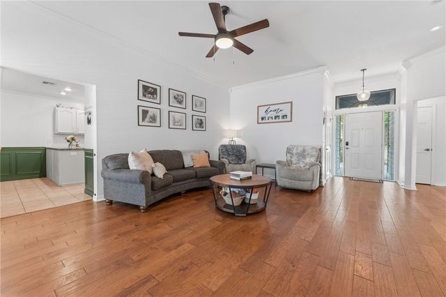 900 Willow Court, Siloam Springs, AR 72761