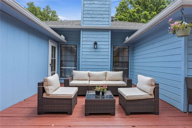 900 Willow Court, Siloam Springs, AR 72761