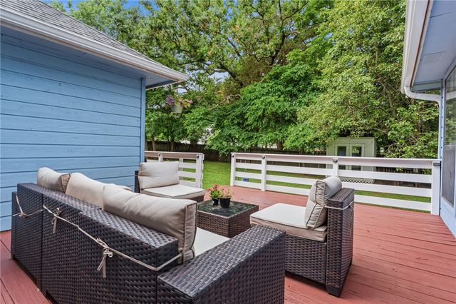 900 Willow Court, Siloam Springs, AR 72761