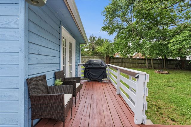 900 Willow Court, Siloam Springs, AR 72761
