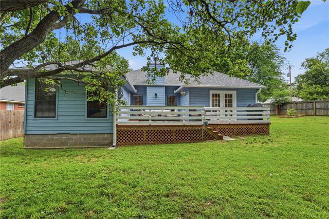 900 Willow Court, Siloam Springs, AR 72761