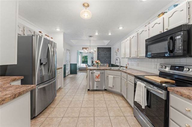 900 Willow Court, Siloam Springs, AR 72761