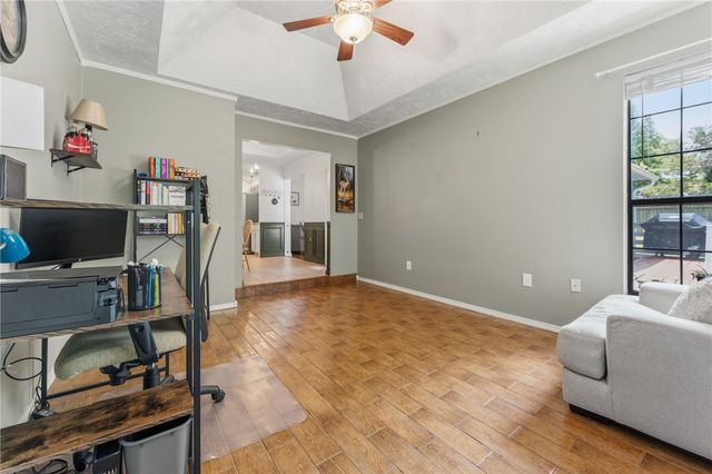900 Willow Court, Siloam Springs, AR 72761