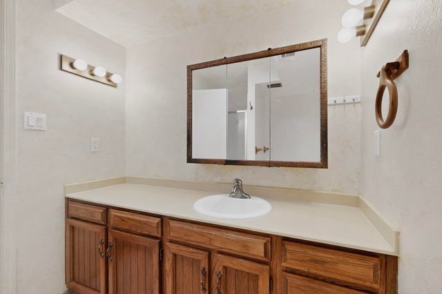 8906 CHAMBERS Place NE, Albuquerque, NM 87111