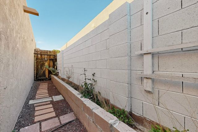 8906 CHAMBERS Place NE, Albuquerque, NM 87111