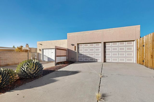 8906 CHAMBERS Place NE, Albuquerque, NM 87111