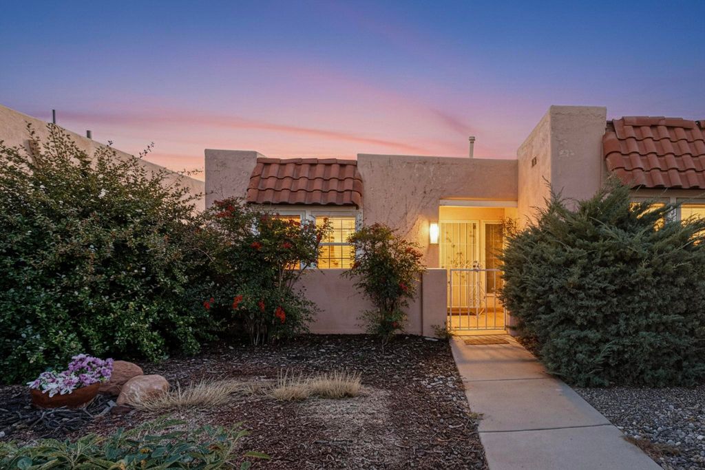 8906 CHAMBERS Place NE, Albuquerque, NM 87111