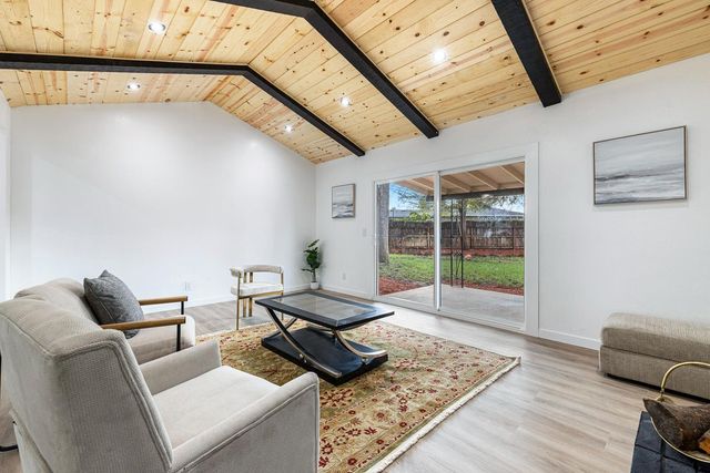 1622 Dennis Avenue, Clovis, CA 93611