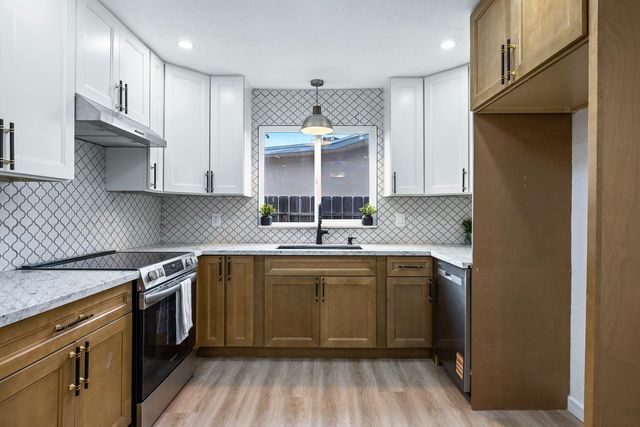 1622 Dennis Avenue, Clovis, CA 93611