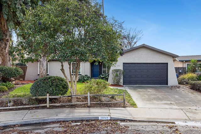 1622 Dennis Avenue, Clovis, CA 93611