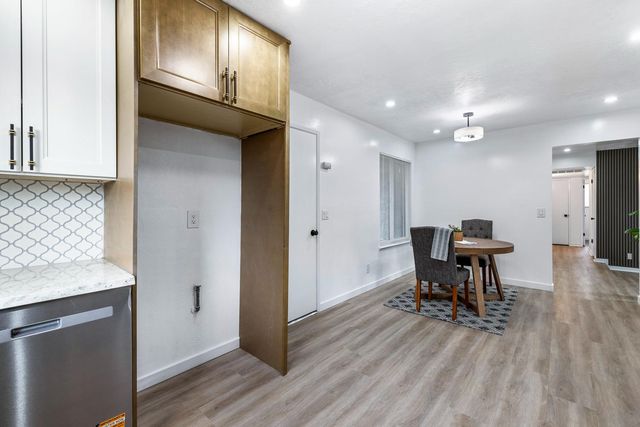 1622 Dennis Avenue, Clovis, CA 93611