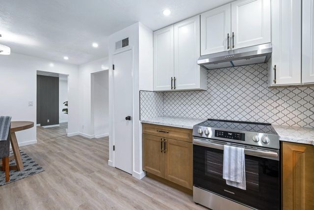 1622 Dennis Avenue, Clovis, CA 93611