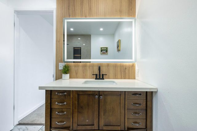 1622 Dennis Avenue, Clovis, CA 93611