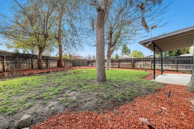 1622 Dennis Avenue, Clovis, CA 93611