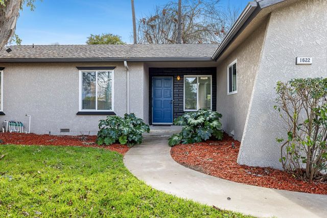 1622 Dennis Avenue, Clovis, CA 93611