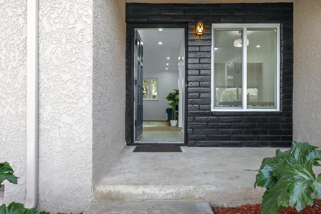 1622 Dennis Avenue, Clovis, CA 93611