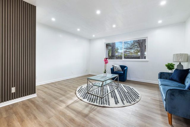 1622 Dennis Avenue, Clovis, CA 93611