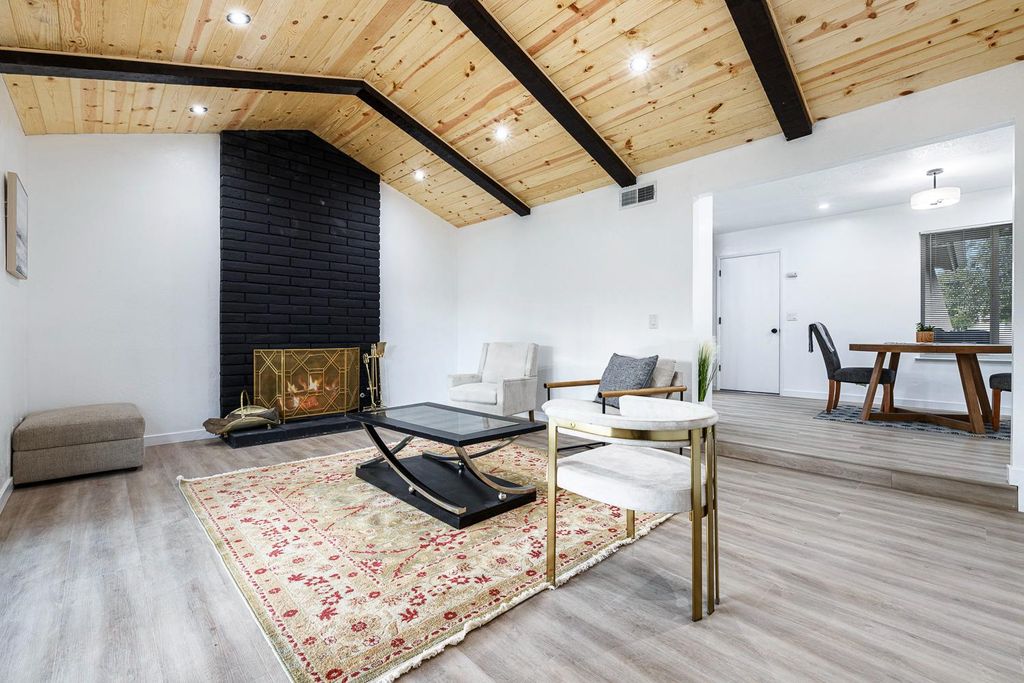 Image 13 of property listing at 1622 Dennis Avenue, Clovis, CA 93611