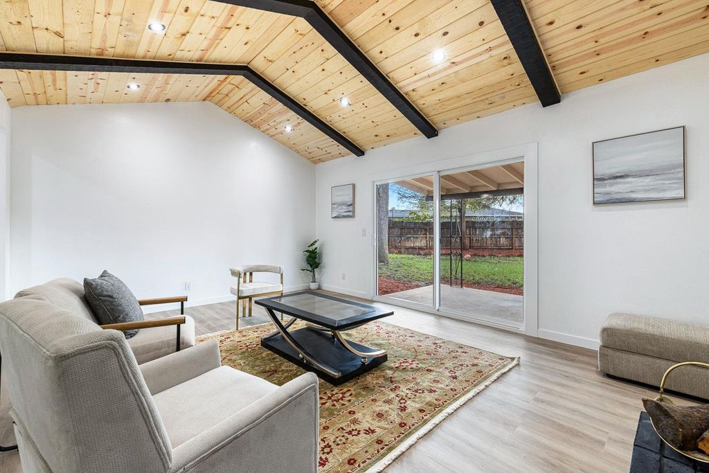 Image 14 of property listing at 1622 Dennis Avenue, Clovis, CA 93611