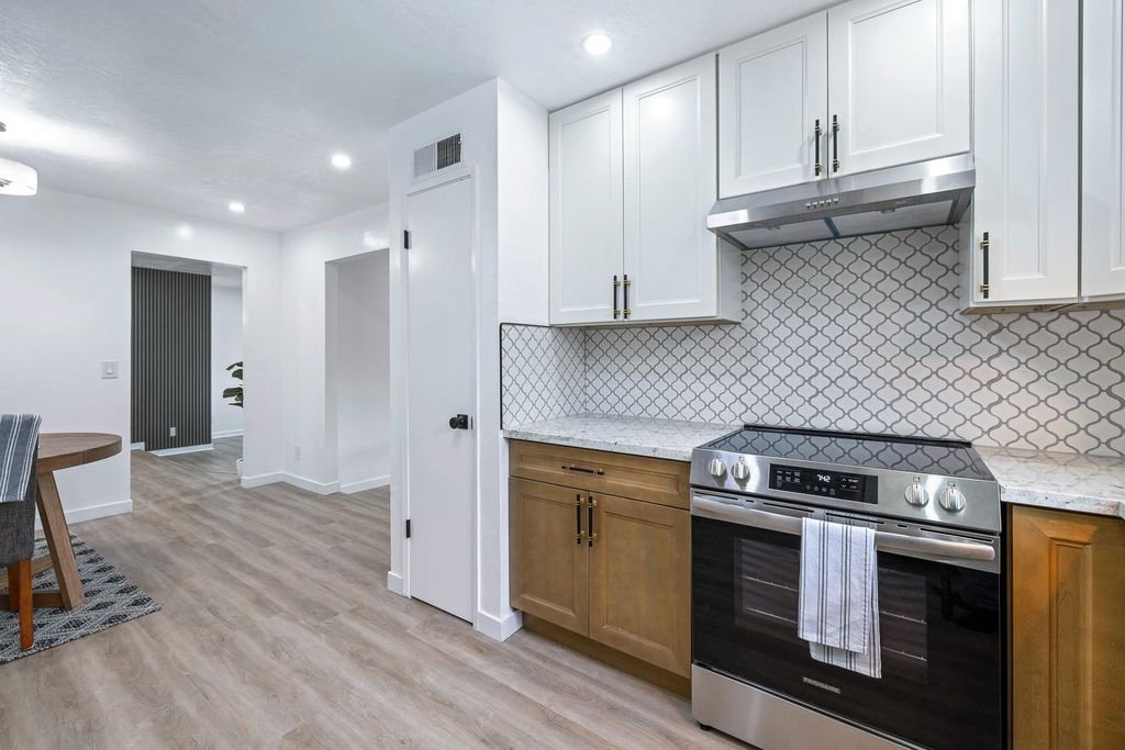 Image 21 of property listing at 1622 Dennis Avenue, Clovis, CA 93611