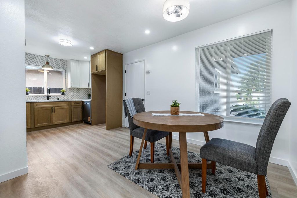 Image 22 of property listing at 1622 Dennis Avenue, Clovis, CA 93611