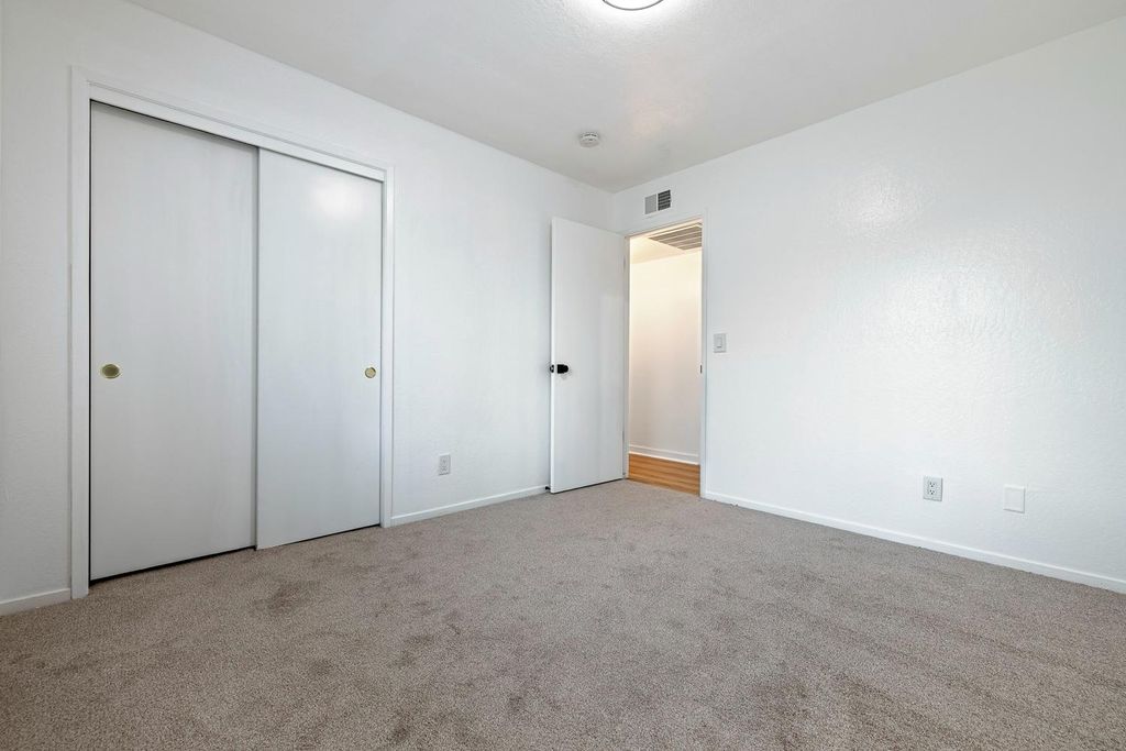 Image 24 of property listing at 1622 Dennis Avenue, Clovis, CA 93611